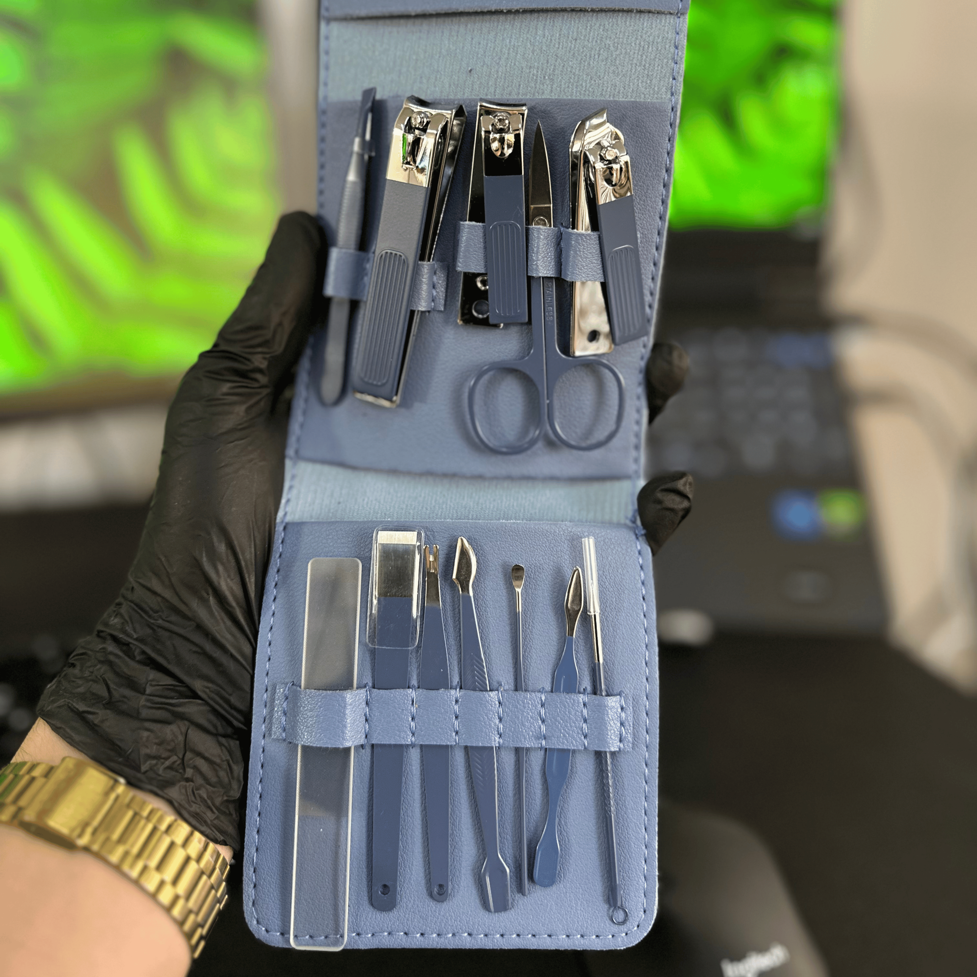 KIT DE LIMPIEZA DE UÑAS Y EXTRACTOR DE PUNTOS NEGROS ®