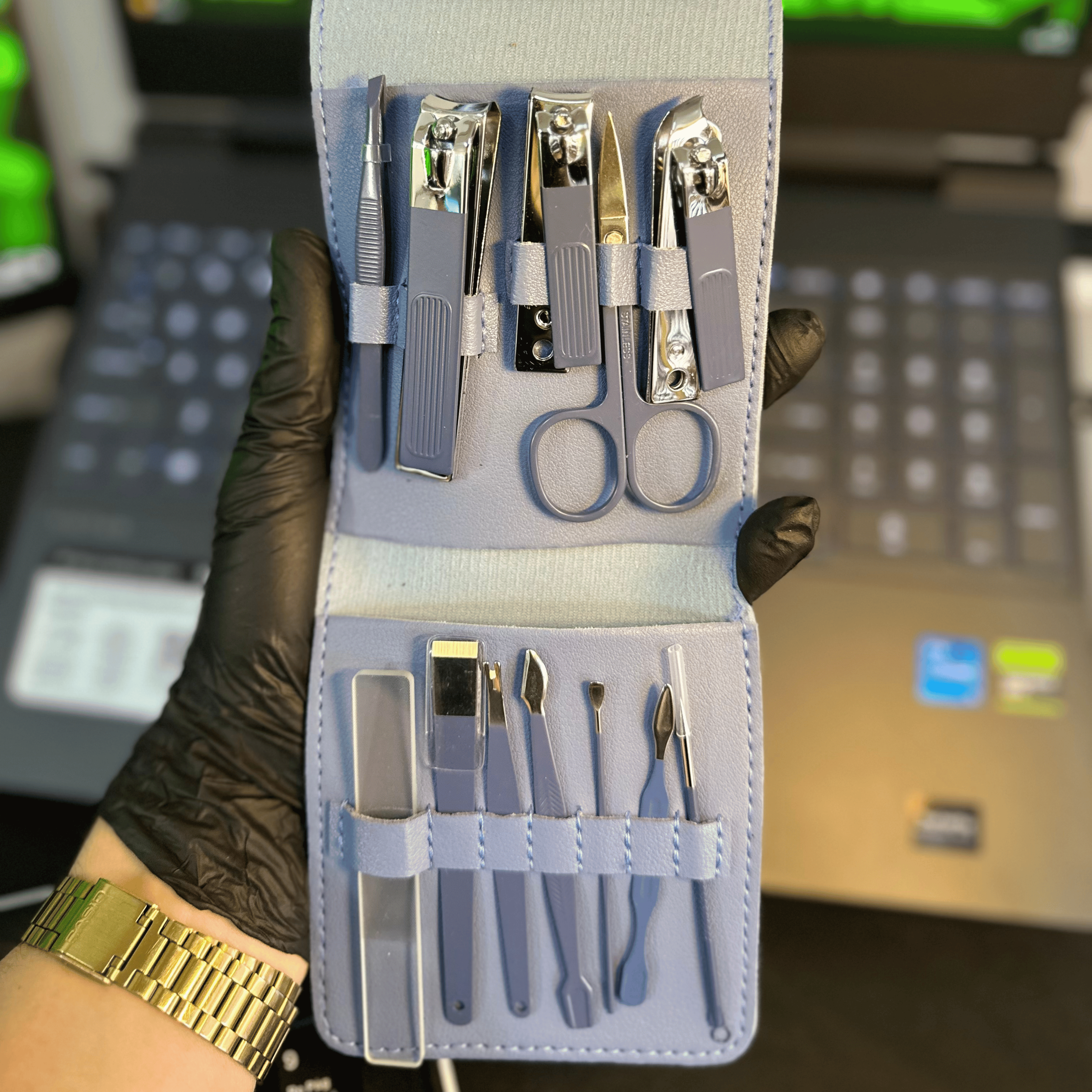 KIT DE LIMPIEZA DE UÑAS Y EXTRACTOR DE PUNTOS NEGROS ®