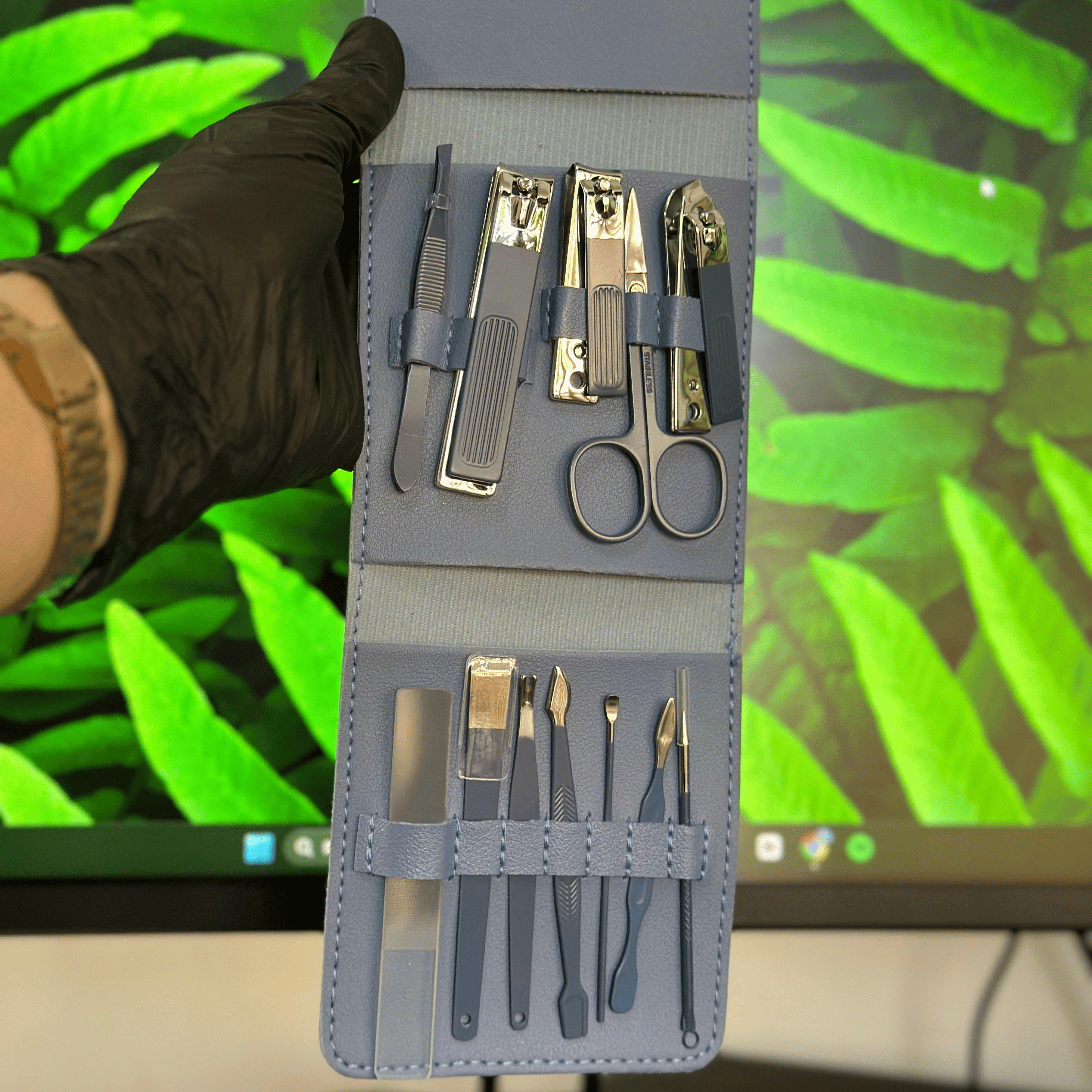 KIT DE LIMPIEZA DE UÑAS Y EXTRACTOR DE PUNTOS NEGROS ®